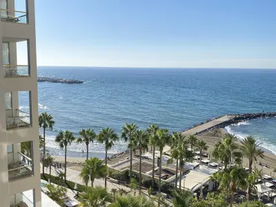 Appartement à Marbella, Magnifique appartement en première ligne de plage à Marbella avec piscine et parking privé - L894964