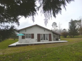 Gite à Bascons,Charmante Maison Champêtre avec Jardin, Proche Mont de Marsan, 2 Chambres, Terrasse, et Cheminée FR-1-360-560 N°847884