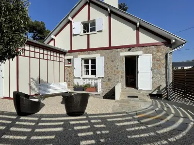 Maison à Jullouville, Villa proche Plage et Centre, Jardin Clos, Wifi, Chien possible - L847895