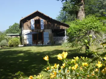 Gite à Lacquy,Gîte familial avec piscine, jacuzzi et parc fleuri à Lacquy FR-1-360-708 N°847996