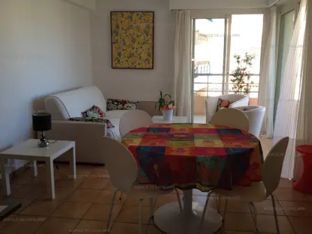 Appartement à Cavalaire sur Mer, Appartement T3 Centre-Ville: Balcon, Ascenseur, 2 Chambres, Équipé, Capacité 6 Personnes - L895215