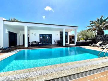 Location Villa à Playa Blanca,Villa A with private poolbeachfrontAC Wifi BBQ - N°848157
