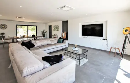 Location Maison 10 personnes à Alissas - Photo 2