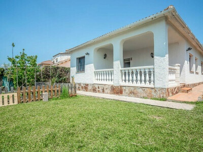 Lovely house with a huge garden, Villa 6 personnes à El Vendrell 924639