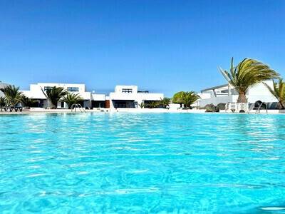 Adosado con Wfi,terraza,piscina y bonita vista, Maison 4 personnes à Puerto Calero 925802