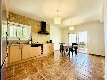 Maison spacieuse avec piscine privée, jardin et vue, à moins de 7 km de la plage - Photo 6