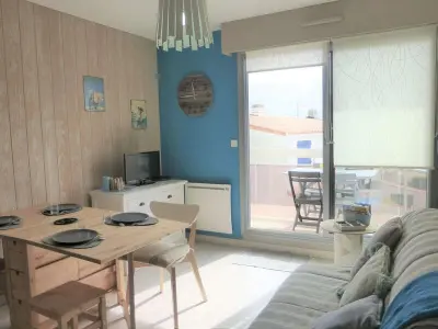 Appartement à Saint Gilles Croix de Vie, Appartement avec balcon, accès direct à la plage, garage privatif - L895747