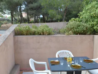 Maison à Narbonne, Studio Cabine avec Terrasse, Piscine et Parking Privé, 4 Couchages à Narbonne Plage - L895759