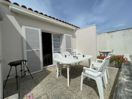 Appartement à Saint Martin de Ré, Appartement 2 pièces avec terrasse, au cœur de Saint-Martin-de-Ré, proche port et commerces - L895779