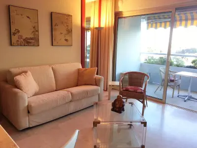 Appartement à Villeneuve Loubet, Studio climatisé avec garage à Villeneuve Loubet Plage - L895786