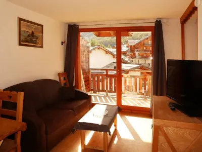 Appartement à Les Orres, Appartement skis aux pieds avec piscine intérieure, proche services - L895804