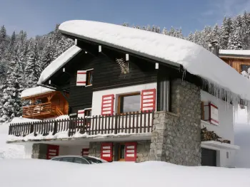 Chalet in Les Gets,Chalet familial rénové 2 étoiles près du centre, 3 chambres, terrasse, parking, WiFi FR-1-598-16 N°849314