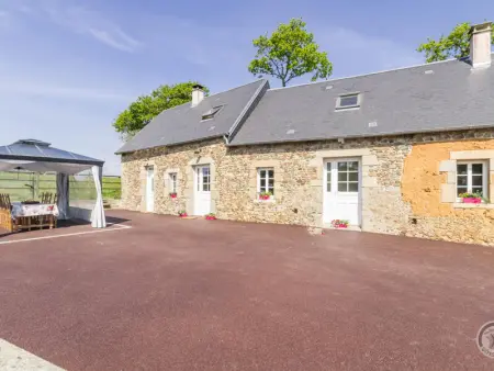 Maison de charme avec jardin clos et étang, proche littoral du Cotentin, animaux acceptés. - Photo 4