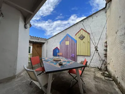 Maison à Saint Georges d'Oléron, Charmante maison oléronnaise avec jardin, 3 chambres, centre bourg, proche plage, parking privé. - N°849732