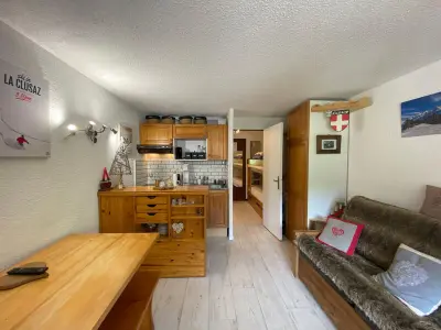 Appartement à La Clusaz, Studio charmant avec coin montagne, accès ski, parking et WIFI à La Clusaz - L896093