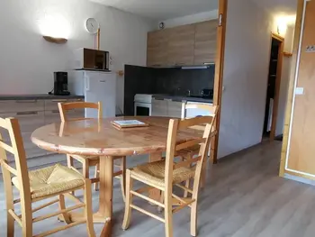 Appartement à Saint Jean d'Aulps,Studio chaleureux proche des pistes avec piscine et parking FR-1-573-89 N°896144