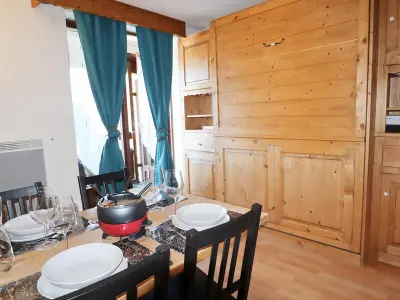 Appartement à Samoëns, Charmant studio rénové au centre de Samoëns, avec balcon, parking et accès bus à 150m - L896149