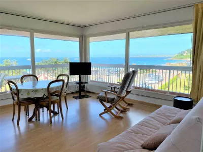 Appartement à Perros Guirec, Appartement avec terrasse, parking, plage de Trestraou à Perros-Guirec - L958035