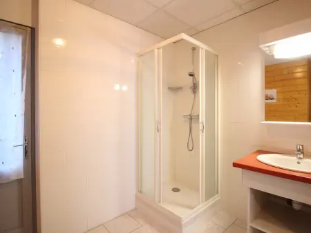 Charmante maison 100m² au centre du Mont-Dore, patio, cour, garage, 6 pers, idéale pour famille - Photo 3