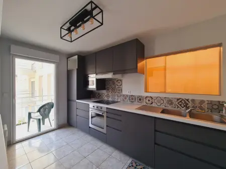 Appartement spacieux, centre ville, 2 chambres, parking, proche toutes commodités - Photo 4