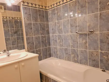 Appartement spacieux, centre ville, 2 chambres, parking, proche toutes commodités - Photo 10