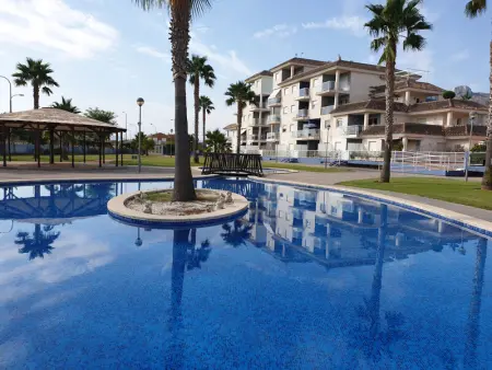 Appartement à Denia, Appartement Confortable pour 5 avec Piscine, Jardin et Wifi à Dénia, à 10 min de la Plage - L896291