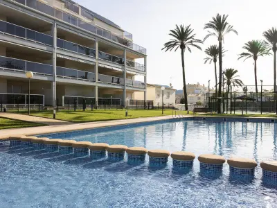 Appartement à Denia, Bel appartement à 50m de la plage avec piscine, jardin et wifi - 2 chambres, 2 sdb, proche centre Dénia - L896293