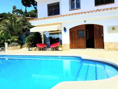 Maison à Lloret de Mar, Villa Bambi, increíble chalet con espectaculares vistas al mar y piscina privada - L850030