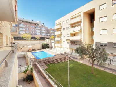 Appartement à Lloret de Mar, Appartement à 200m de la plage avec 4 piscines, WIFI, terrasse et jardin - idéal pour 4 personnes - L896357