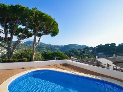 Maison à Lloret de Mar, Villa avec Piscine Privée, Proche Plage, Clim., Wifi, Parking, Cala Canyelles, Lloret de Mar - L850036