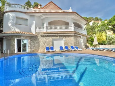 Maison à Lloret de Mar, Alquiler Villa - Talia: 18 personas, 7 habitaciones, aire acondicionado, piscina - L850040