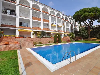 Appartement à Lloret de Mar, Appartement avec Clim, Piscine et WIFI, Proche Plage pour 3 Personnes - L896364