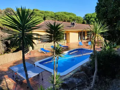 Maison à Lloret de Mar, Villa spacieuse avec piscine privée et barbecue, à 15 min de Tossa de Mar, pour 12 personnes - L850041