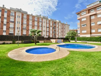 Appartement à Lloret de Mar, Appartement avec Terrasse, Clim, Wi-Fi et Piscine, à 400m de la Mer - L896369