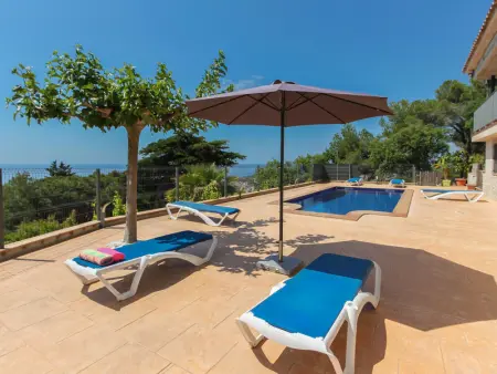 Maison à Lloret de Mar, Villa Breeze, piscina privada, vistas al mar a solo 2 km de la playa - L850047