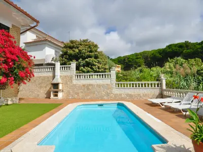 Maison à Lloret de Mar, Villa Dolcedo , piscina privada, vistas al mar  a solo 1 km  de la playa - L850048