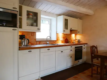 Charmante maison rénovée avec goût, jardin clos, accès wifi, proche commerces et mer. - Photo 7