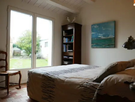 Charmante maison rénovée avec goût, jardin clos, accès wifi, proche commerces et mer. - Photo 8
