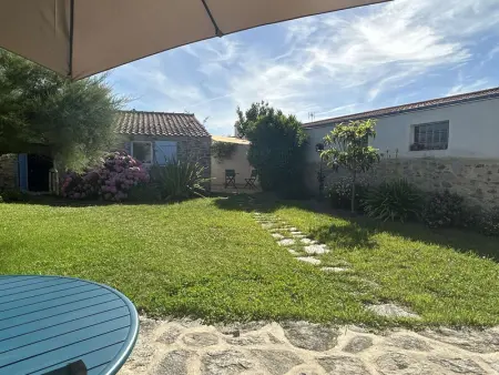 Charmante maison rénovée avec goût, jardin clos, accès wifi, proche commerces et mer. - Photo 15