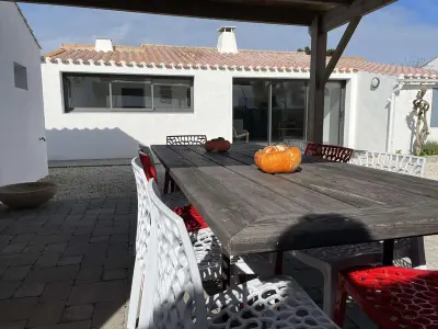 Maison à Noirmoutier en l'Île, Maison familiale 10 pers, annexe, plage 250m, wifi, parking, jardin clos, terrasse avec pergola - L850264