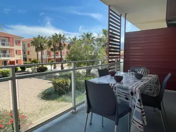 Appartement à Argelès sur Mer, Appartement 2P/Cabine à Argelès-sur-Mer – Piscine chauffée, parking privé, clim, terrasse, proche mer - L896471