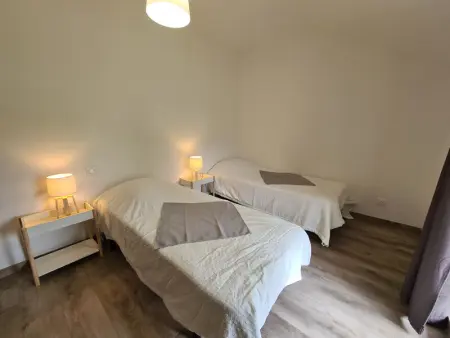 Maison tranquille avec jardin, proche Châteauroux, 4 ch., 3 sdb, terrasse, barbecue, parking - Photo 25