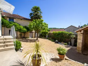 Gite à Champagnac de Belair,Maison indépendante avec jardin, proche de Brantôme – tout équipé, 5 chambres, charme périgourdin FR-1-616-265 N°850329