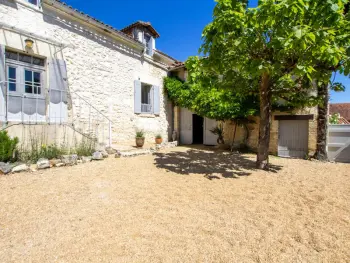 Gite à Champagnac de Belair,Maison de charme sans vis-à-vis, proche de Brantôme, avec jardin et équipements modernes FR-1-616-266 N°850330