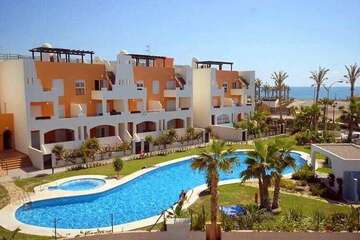 Location Appartement à Vera Playa,Bajo con terraza y acceso directo a piscina comunitaria - N°896562