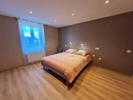 Gîte de Plain-Pied avec Confort Moderne, Nature et Loisirs à Proximité - Photo 3