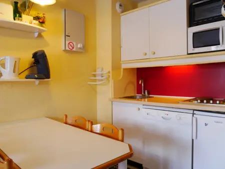 Studio cabine cosy avec balcon, bien équipé, accès rapide aux pistes et commerces – Montchavin Les Coches - Photo 5