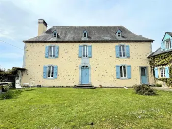 Gite à Lucgarier,Maison de caractère avec jardin, terrasse couverte et équipements modernes près de Pau, Tarbes et Lourdes FR-1-384-812 N°850874