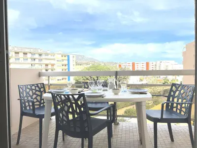 Appartement à Le Lavandou, Studio calme avec coin nuit, terrasse et parking - Proche plage et commerces - L896716