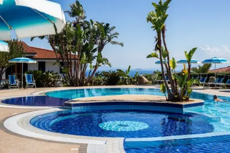 Gattotrilo x 4, Appartement dans une résidence avec piscine - Photo 8